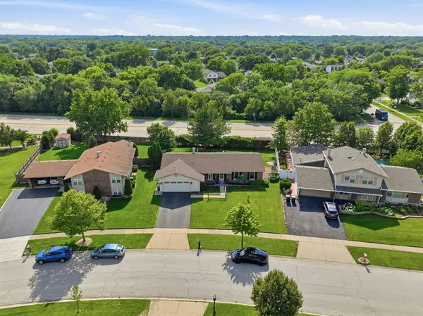 1503 Haise LN, Elk Grove Village, IL 60007