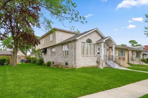 6916 W Forest Preserve DR, Harwood Heights, IL 60706