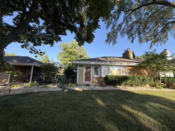 37235 N Hillside DR, Lake Villa, IL 60046