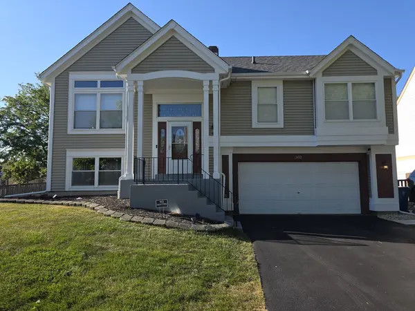 302 Barton CT, Bartlett, IL 60103