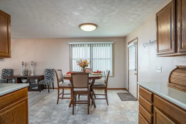 3305 W 66th ST, Davenport, IA 52806