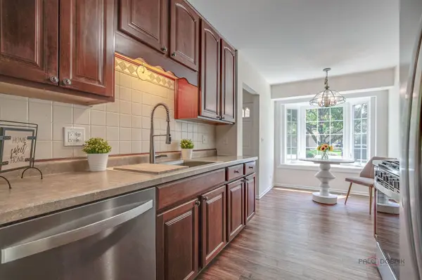 302 E Forest Knoll DR, Palatine, IL 60074