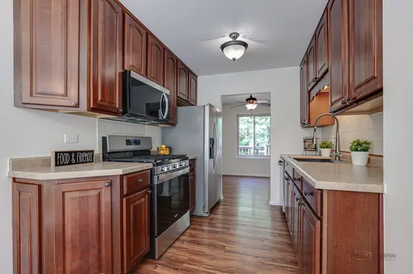 302 E Forest Knoll DR, Palatine, IL 60074