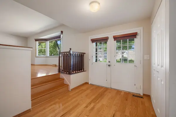 1477 William Clifford LN, Elk Grove Village, IL 60007