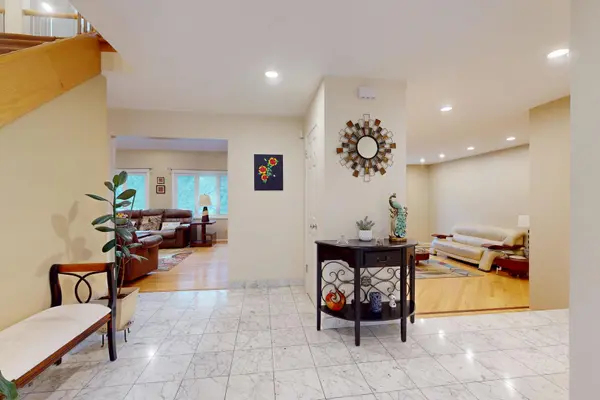1309 Witney LN, Buffalo Grove, IL 60089