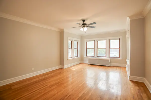 5338 W Montrose AVE #2, Chicago, IL 60641