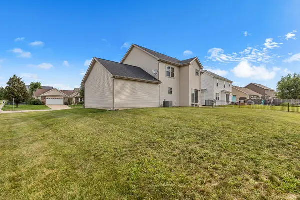 1701 Hunters Ridge CT, Mahomet, IL 61853