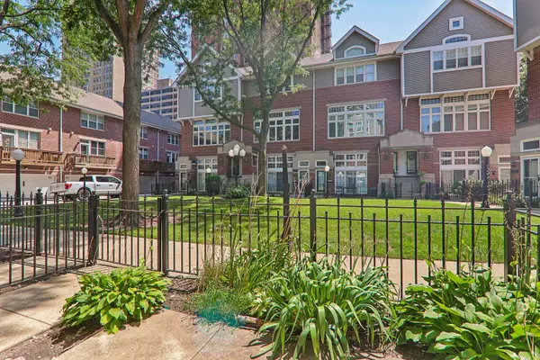 4930 S Cornell AVE #E, Chicago, IL 60615