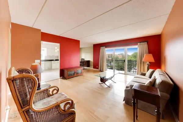 201 N Vail AVE #307, Arlington Heights, IL 60004