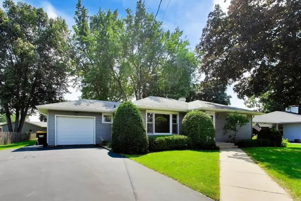 611 W Kimball AVE, Woodstock, IL 60098