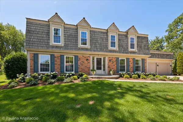 490 Red Barn LN, Barrington, IL 60010