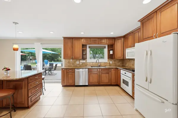 811 Spring Cove DR, Schaumburg, IL 60193