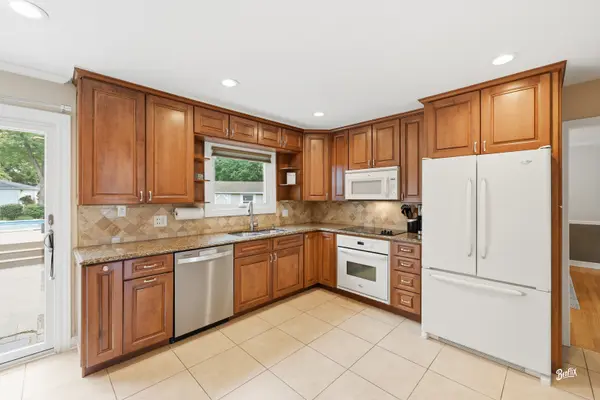 811 Spring Cove DR, Schaumburg, IL 60193