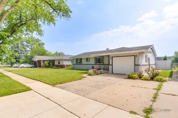 5 Wildwood RD, Elk Grove Village, IL 60007