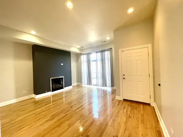 469 E Bowen AVE #1, Chicago, IL 60653