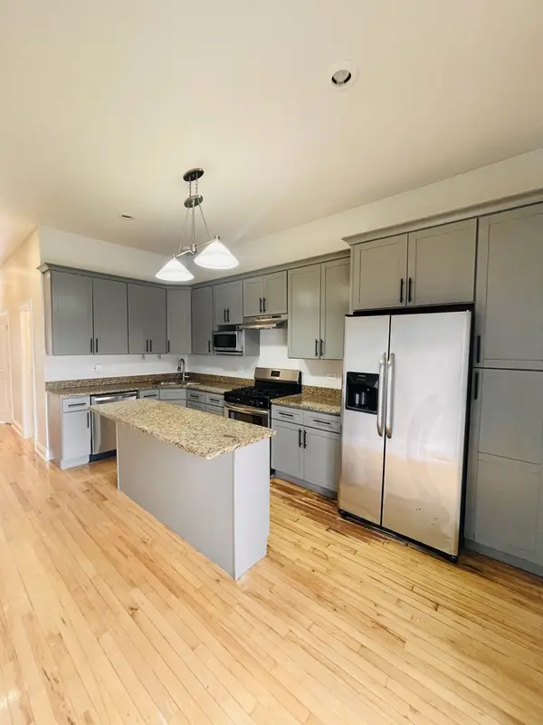 469 E Bowen AVE #1, Chicago, IL 60653