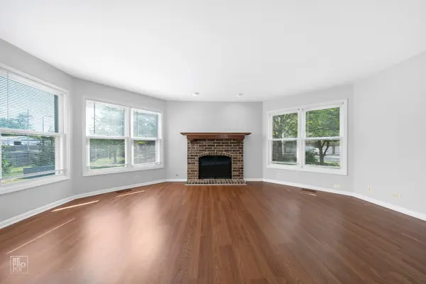 98 Willow Pkwy #98, Buffalo Grove, IL 60089