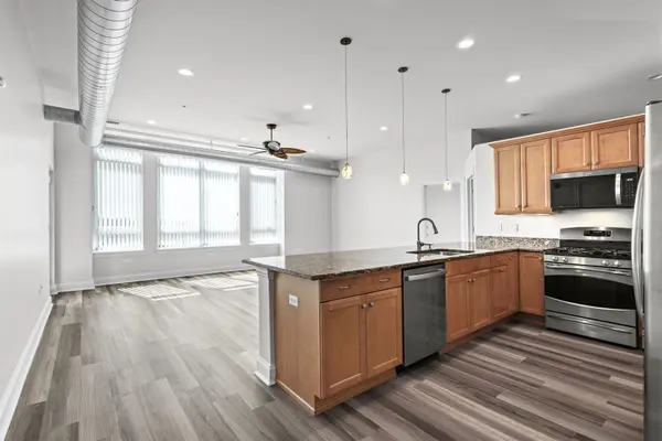 450 Village Center DR #404, Burr Ridge, IL 60527