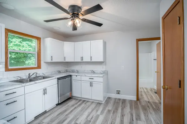 1148 Valley DR, Riverdale, IA 52722
