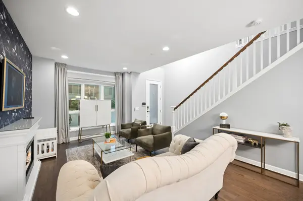 1279 Gateway CT, Northbrook, IL 60062