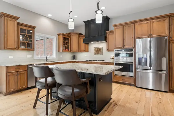 4037 Ashwood Park CT, Naperville, IL 60564