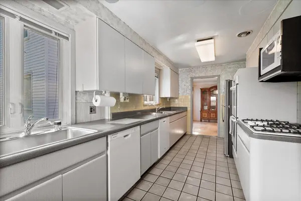 6939 N Francisco AVE, Chicago, IL 60645