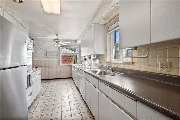 6939 N Francisco AVE, Chicago, IL 60645