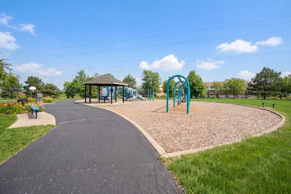 17930 FOUNTAIN CIR, Orland Park, IL 60467