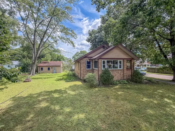 918 W Washington ST, Champaign, IL 61821