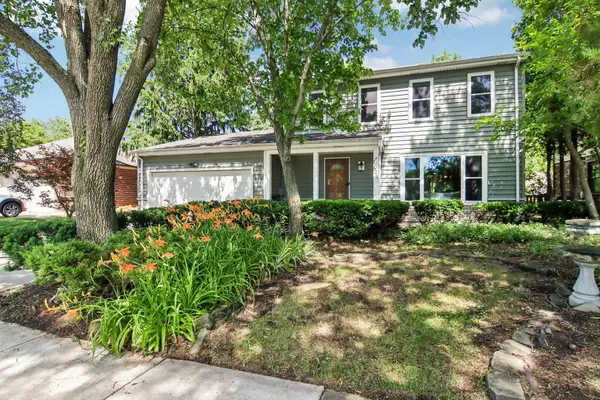 1025 Longford DR, Westmont, IL 60559