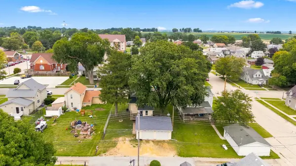 409 9th ST, De Witt, IA 52742