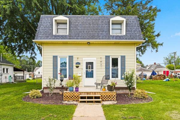 409 9th ST, De Witt, IA 52742