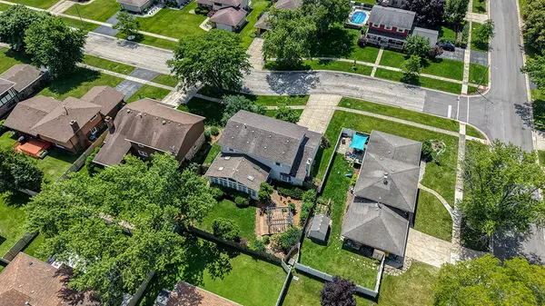 403 Sara AVE, Lemont, IL 60439
