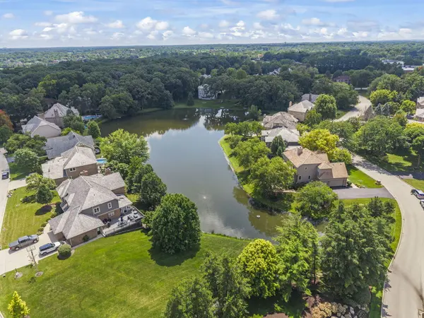 1599 Far Hills DR, Bartlett, IL 60103