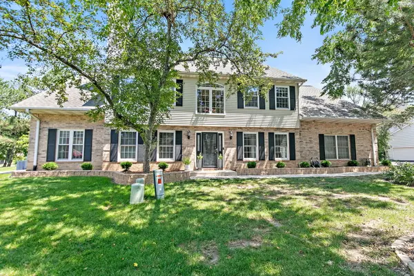 1559 Laurel Oaks DR, Streamwood, IL 60107