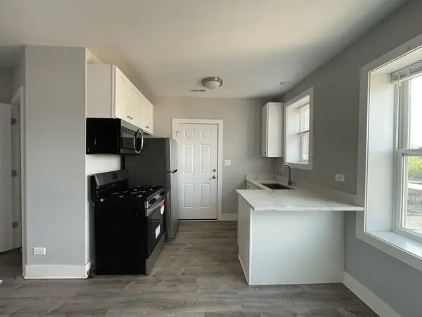722 N AUSTIN BLVD #3E, Oak Park, IL 60302
