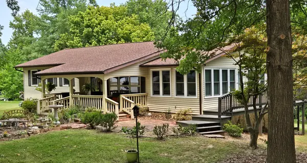 5722 Michael LN, Carterville, IL 62918