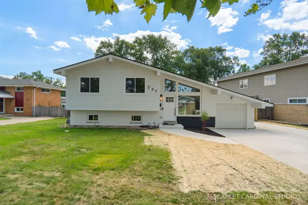 237 Terry LN, Villa Park, IL 60181
