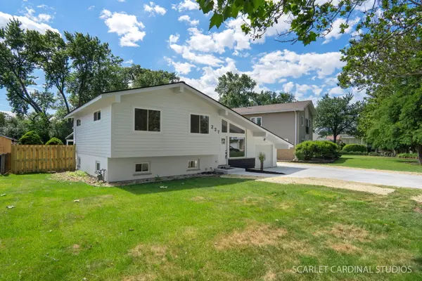 237 Terry LN, Villa Park, IL 60181