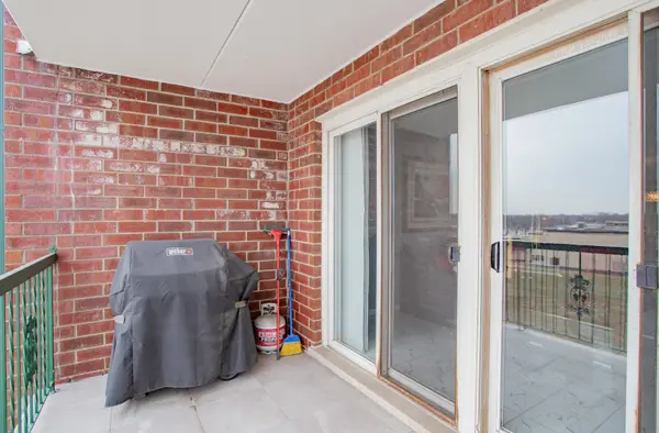 8540 W Foster AVE #504, Norridge, IL 60706