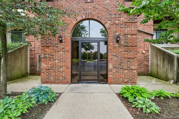 641 Hapsfield LN #103, Buffalo Grove, IL 60089