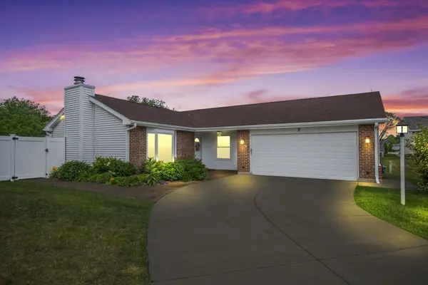 7 Greystone CT, Streamwood, IL 60107