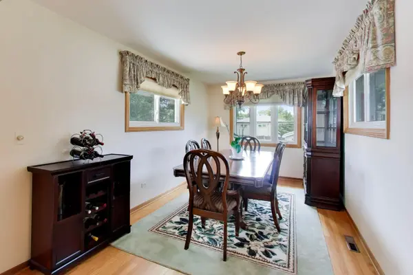 1462 Dayton PL, Des Plaines, IL 60018