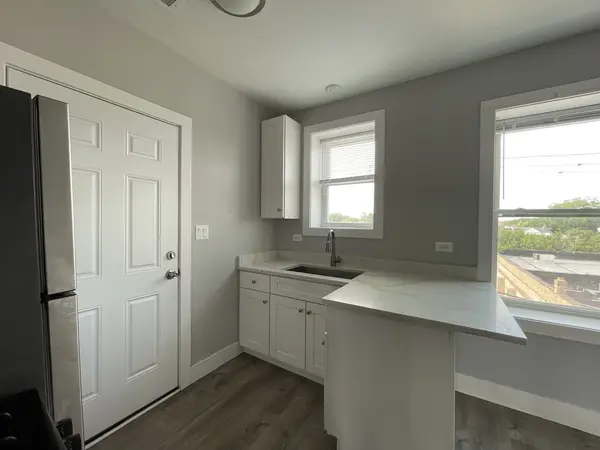 722 N AUSTIN BLVD #1E, Oak Park, IL 60302