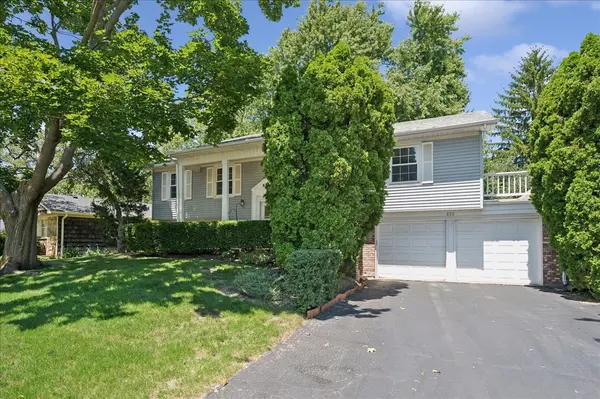 830 Woodhollow LN, Buffalo Grove, IL 60089