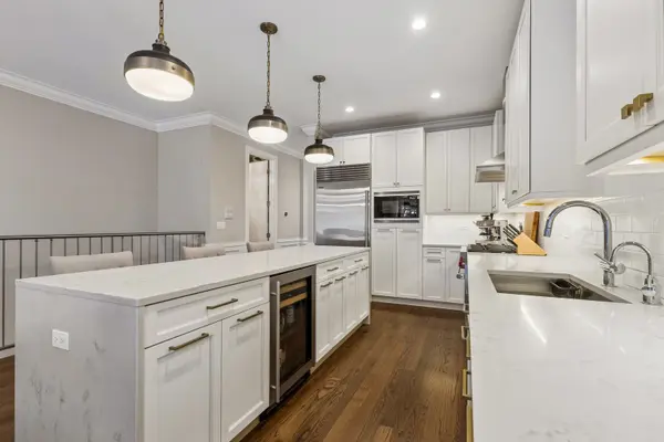 877 N Hermitage AVE #1, Chicago, IL 60622