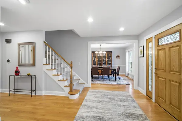301 Earls CT, Deerfield, IL 60015