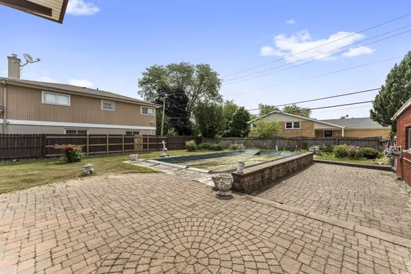 9055 Kenton AVE, Skokie, IL 60076