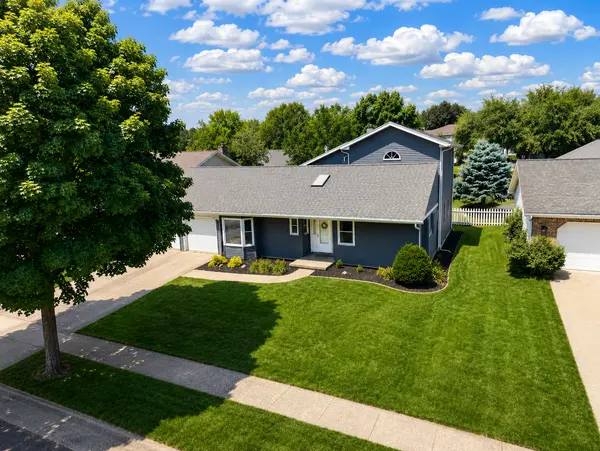 43 Chiswick CIR, Bloomington, IL 61704