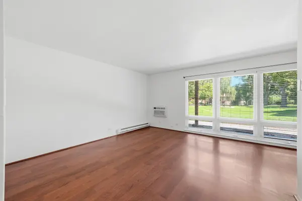 4439 Arbor CIR #1, Downers Grove, IL 60515